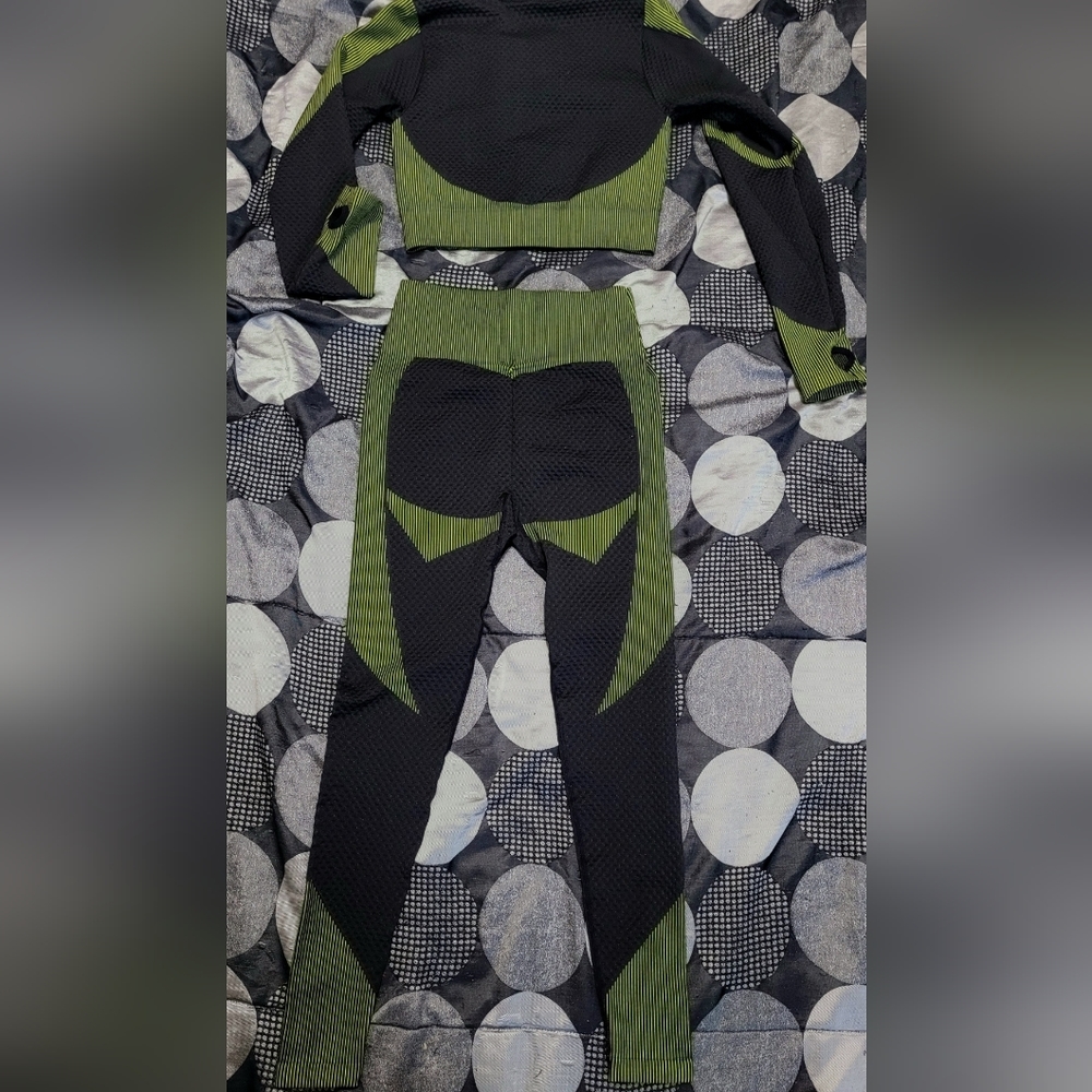 New Mix high-waisted legging set with cropped jacket